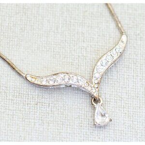 17 inch, Vintage Silver Tone Abstract Wavy Rhinestones Necklace - J1
